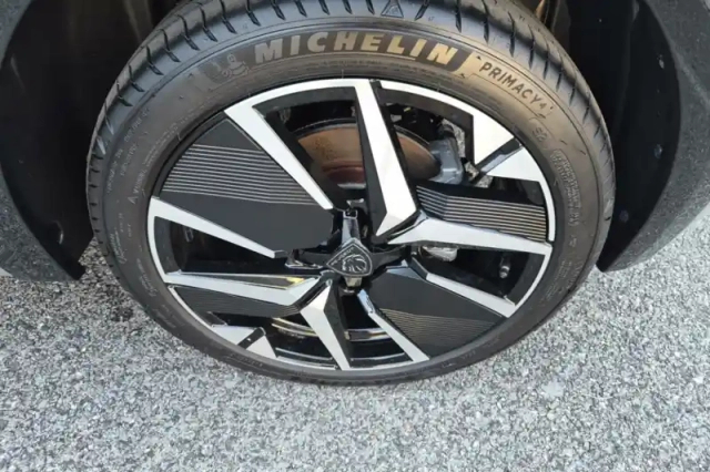 Peugeot 208 electrique 50 kwh 136ch — photo 39