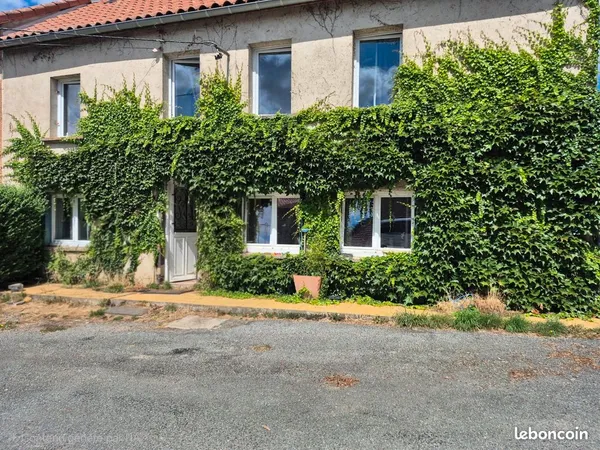 Maison avec terrain et dépendance