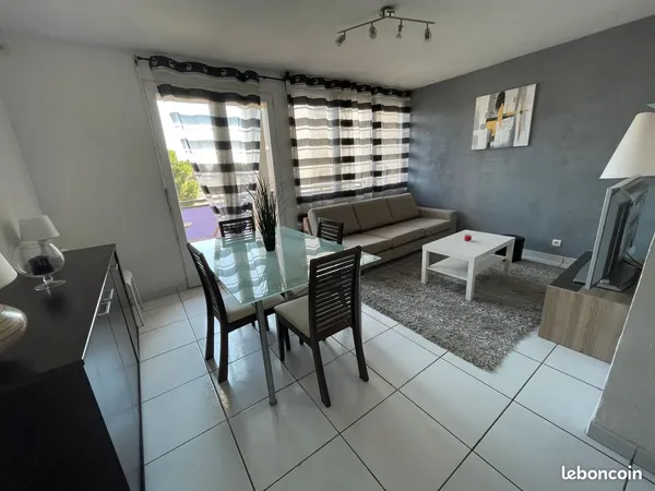 Part loue F3 meublé 60 m2 prox fac et centre ville