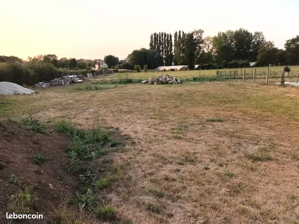 Terrain à bâtir de 838 m² idéalement situé à Saint-Sylvain