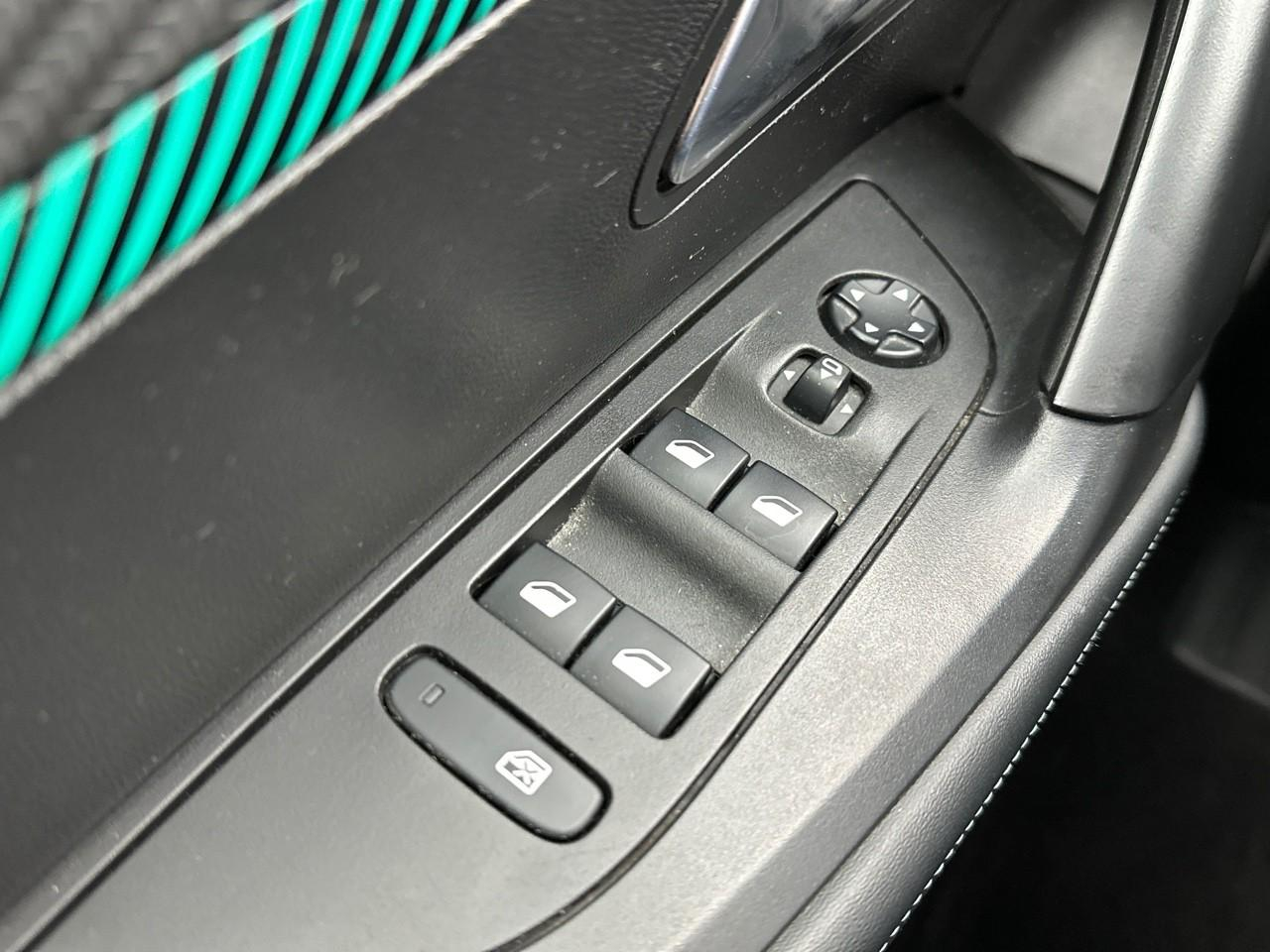 Peugeot 2008 puretech 130 s&s bvm6 allure pack — photo 17