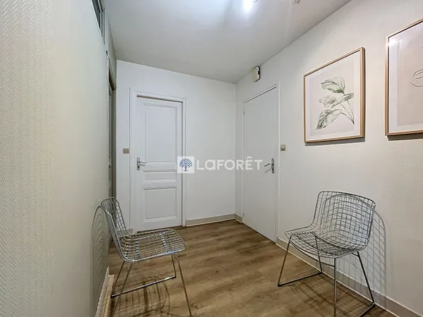 Local commercial 3 pièces 47 m²