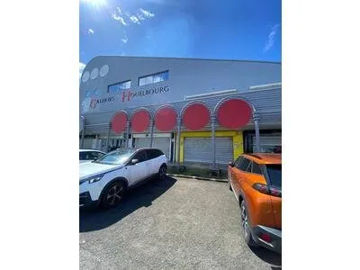 A VENDRE : LOCAL COMMERCIAL EN PLEIN COEUR DE JARRY