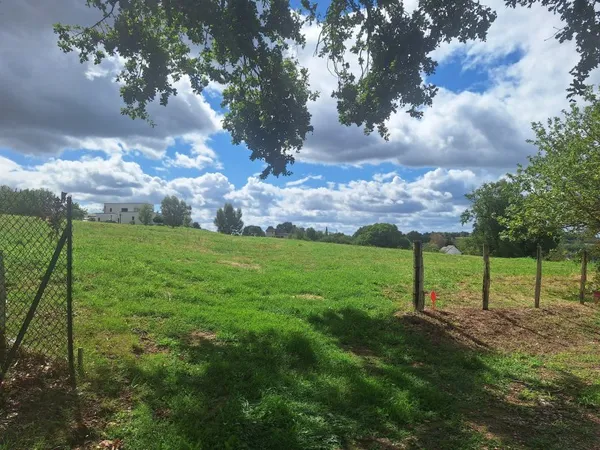 Terrain belle vue dégagée sur la commune d'Ussac en impasse