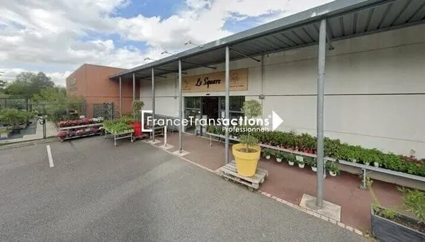 Local commercial 714 m²