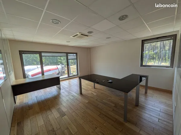Bureaux, entrepôt 800 m² Canéjan