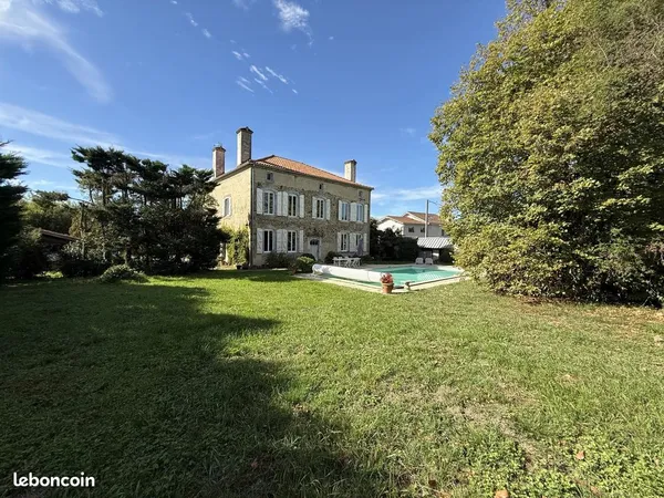 Maison 7 pièces 282 m²