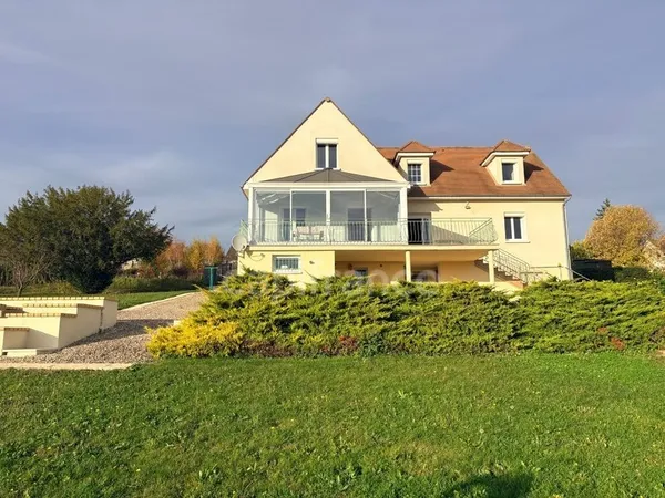 Maison à vendre de 179 m2 SAINT BRIS LE VINEUX (89) 4 chambres plus bureau sous-sol garage Terrain d