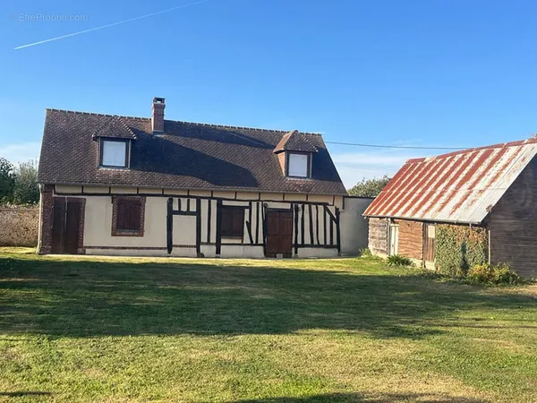 À VENDRE - Maison de campagne en colombages de 82,08m2 € style authentique avec dépendance