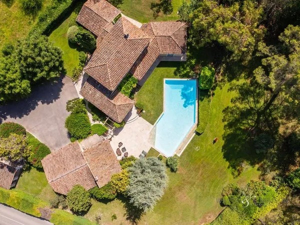 Maison 8 pièces 200 m²