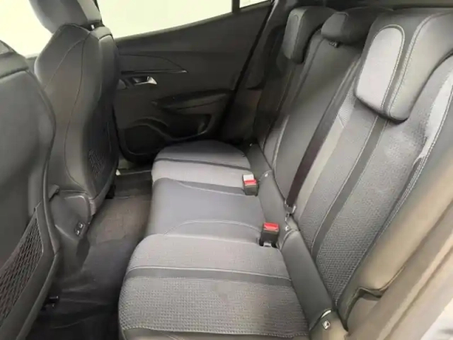 Peugeot 2008 e- 136ch gt — photo 10