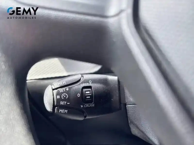 Peugeot 208 puretech 75 s&amp;s bvm5 — photo 17