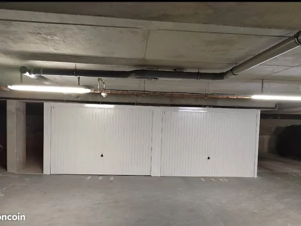 Grand box en sous sol à louer