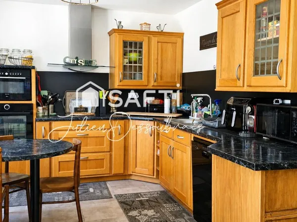Grande maison rénovée avec 6 chambres, idéale famille ou investissement