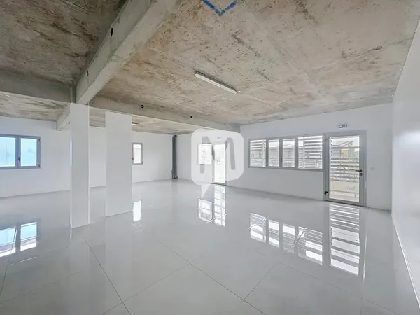 Dpt (Guyane) , à louer MATOURY local de 95 m² situé au 1er étage