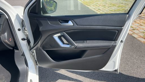 Peugeot 308 1.2 PureTech 110 - Style – 2019 – 112535 km – Essence – Boîte Manuelle — photo 30