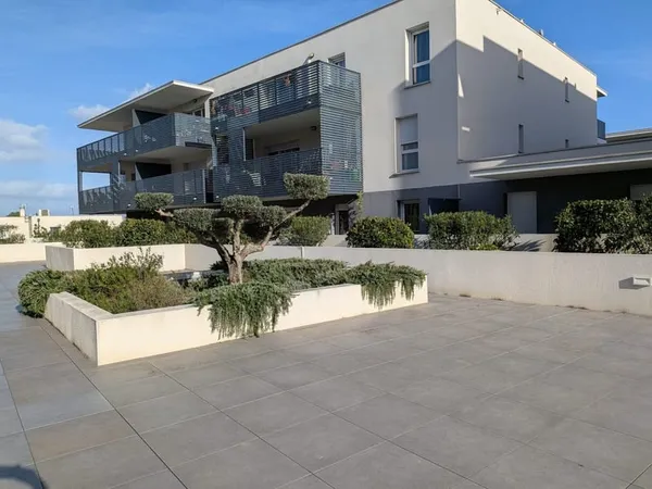 Appartement 3 pièces avec terrasse et 1 emplacement de parking privé