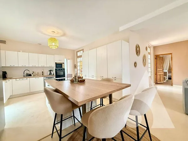 Maison de plain-pied 6 pièces 250 m²