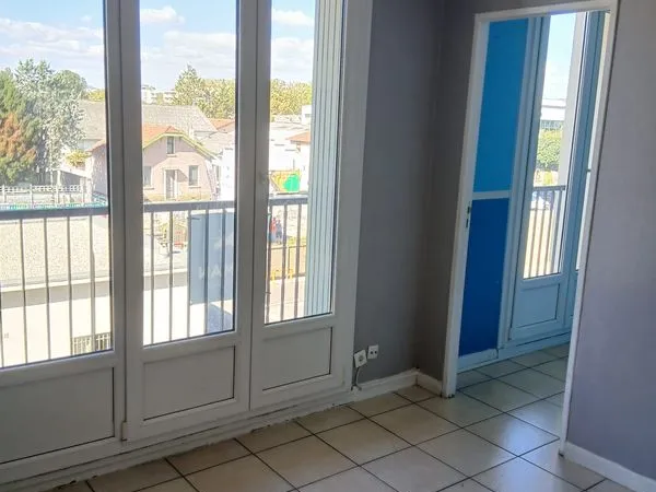 Vente Particulier - T4 65 m² (3 ch) + Balcon, Parking privé, cave, avec Ascenseur