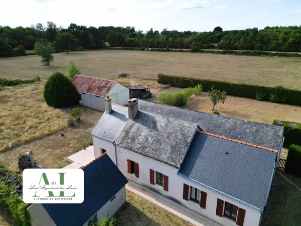 Maison de plain-pied et plus de 2,5 hectares de terrain