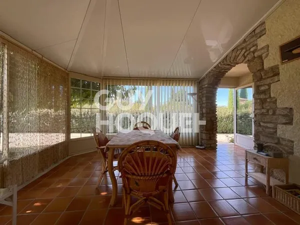 Maison spacieuse à vendre à Lagnes - 4 chambres et grand jardin