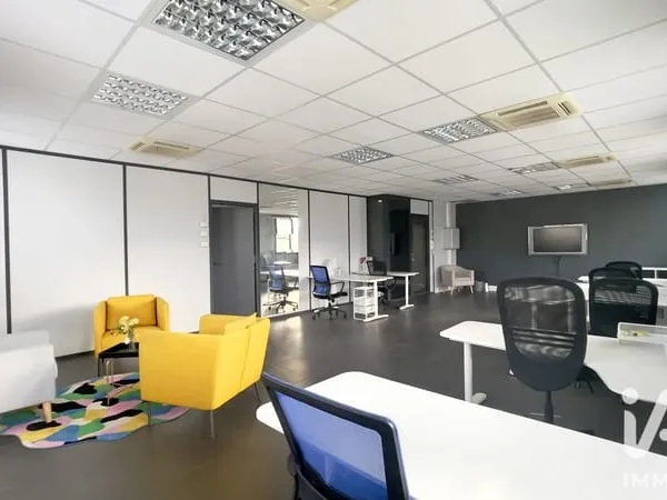 Local commercial 1 pièce 117 m²
