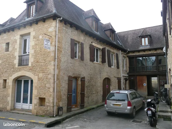Appt au 2emme étage une chambre 520.00 euros/moi