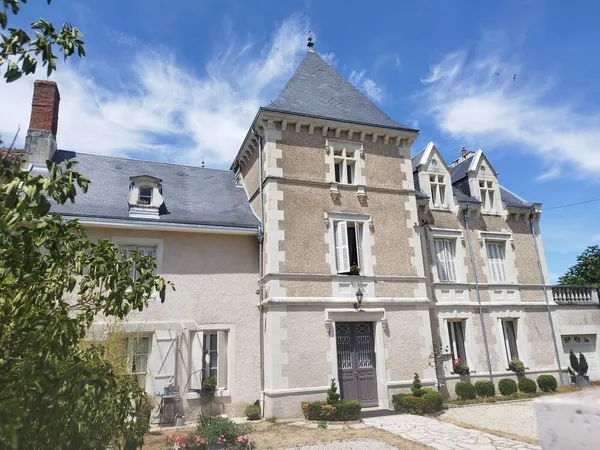 Maison bourgeoise de caractère avec maison secondaire-86270