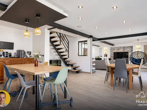 Maison 6 pièces 221 m²