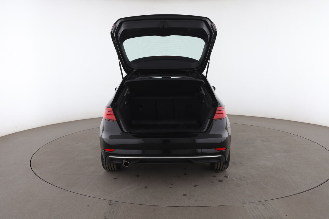 Audi A3 Sportback 30 TFSI Design Luxe S Tronic 7 — photo 15