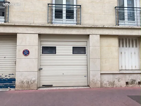 Box individuel sur rue ST MANDE IDEAL STOCKAGE / Parking