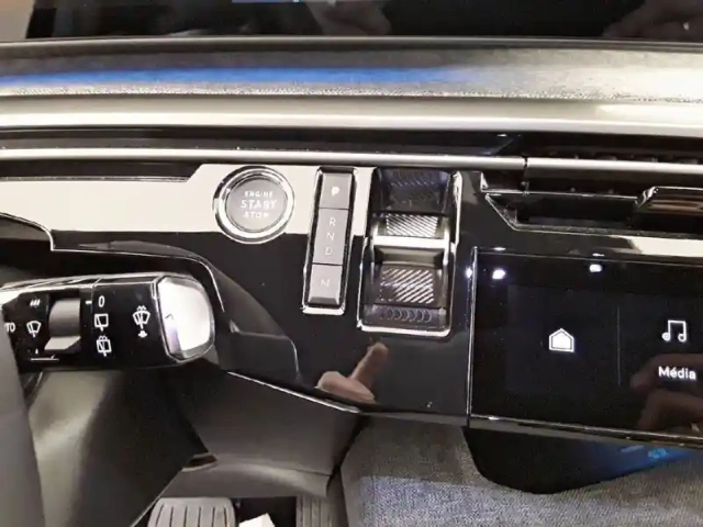 Peugeot 5008 hybrid 136 e-dcs6 — photo 43