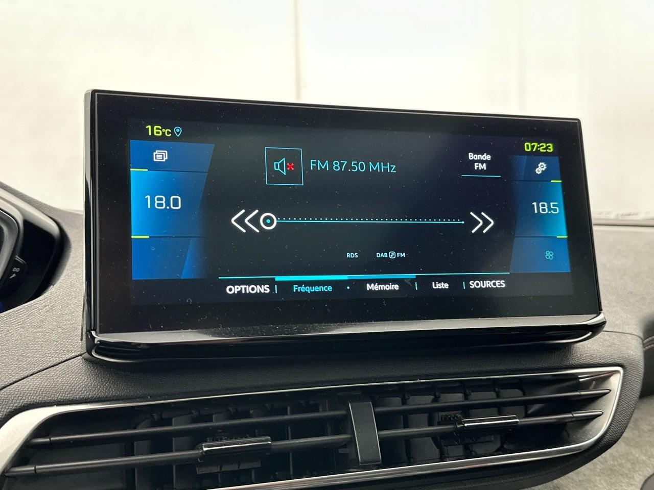 Peugeot 3008 hybrid 225 e-eat8 gt — photo 22