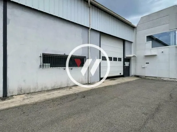 Local d'activité 920 m²