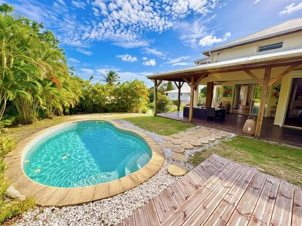 VILLA F4/5 DE 165 M2 VIDE OU MEUBLEE VUE MER AVEC PISCINE ET