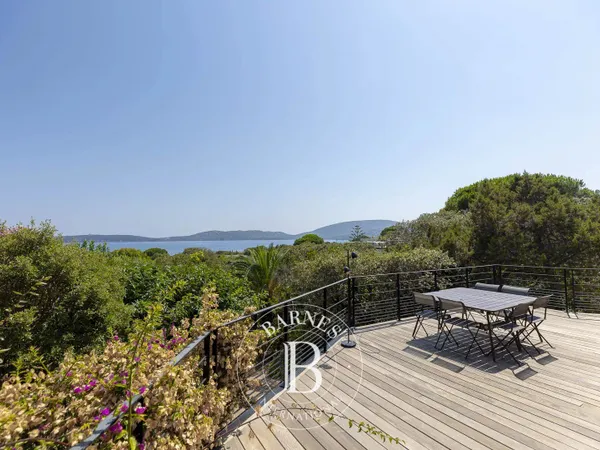 Domaine de Cala Rossa, villa à rénover avec vue sur la mer