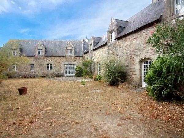Maison 9 pièces 334 m²