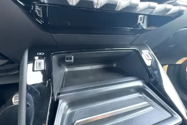 Peugeot 2008 hybrid 145 e-dcs6 — photo 16