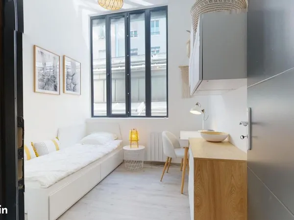 Chambre 8 pièces 355 m²