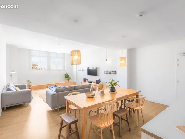 Chambre meublée dans grand appartement en coliving - Vieux Port à Marseille