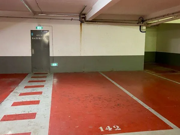 Grande Place de Parking à Louer - Gare dé Bois-Colombes
