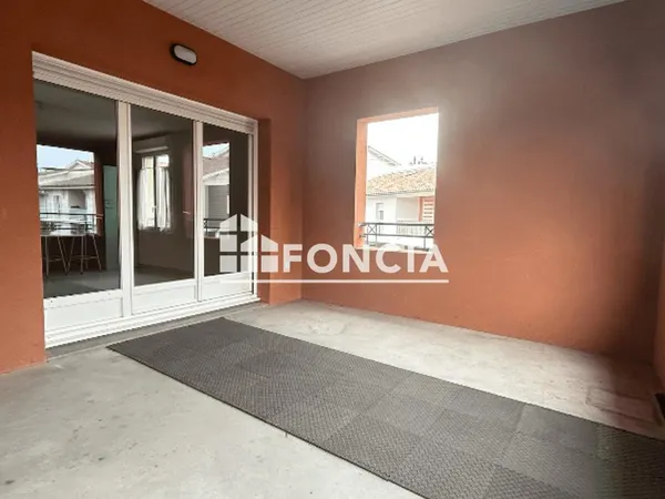 Magnifique T3 proche toutes commodités, très beau volume pour la pièce de vie, appartement lumineux 