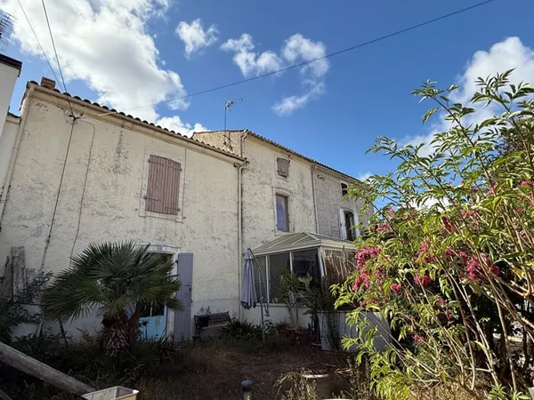 Maison en pierre pleine de charme à Landrais