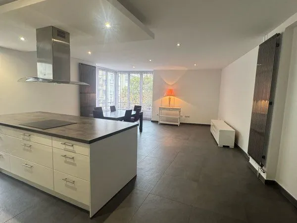 Appart rénové 4 pièces / Quartier des XV