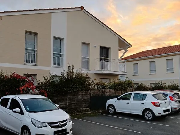 Studio 23 m² avec balcon et parking - Val de Virvée (33240) - 500 CC