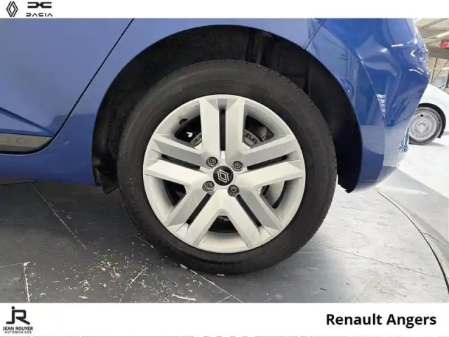 Renault Clio 1.5 blue dci 100ch evolution - 24 auto ecole — photo 8