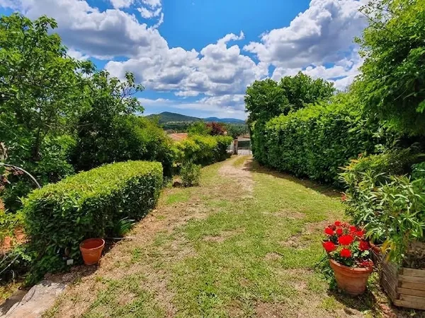 EXCLUSIVITÉ - CHARMANT MAS PROVENÇAL AVEC PISCINE