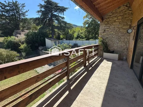 BELLE MAISON EN PIERRE  VUE PLEIN SUD  TERRAIN PLAT ET PISCINABLE