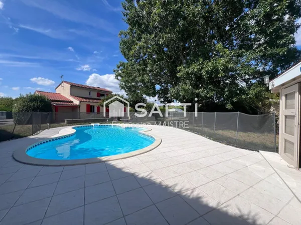 Maison 4 chambres et 1 bureau avec piscine sur 1 500 m² de terrain
