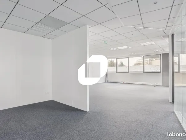 Bureau 272 m²